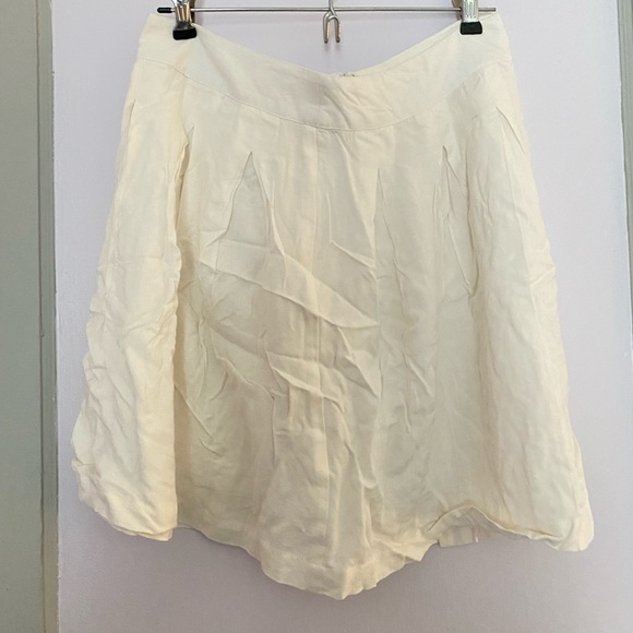white mini skirt - Picture 1 of 3